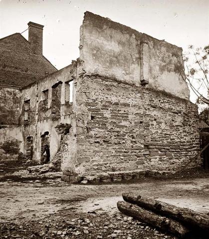 Savannah, Georgia falls to the Union