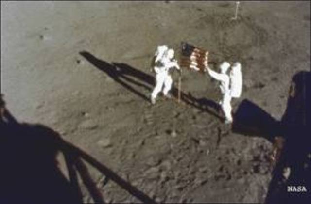 First men to walk on moon (USA)