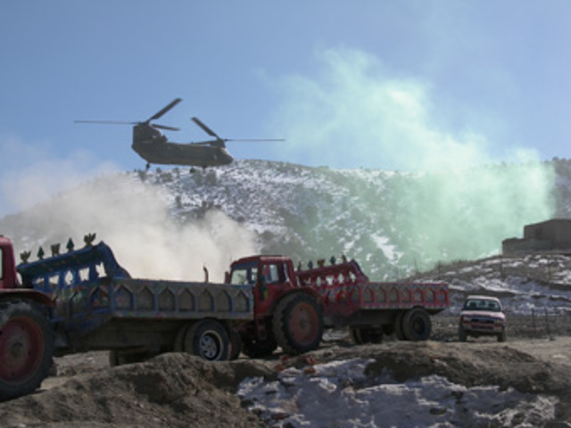 Jon Krakauer's group starts the climb.