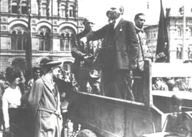 durante el siglo XX la administracion fue evolucionando en la medida en que las organizaciones fueron haciendose mas complejas y las ciencias como la ingenieria, la sociologia, la psicologia fueron desarrolandose.