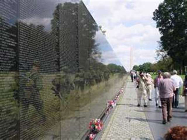 VIETNAM WALL