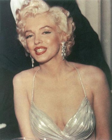 Famouse People ; marilyn Monroe .