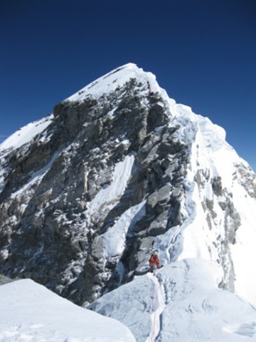 At 2:30PM the team reaches the South Summit.