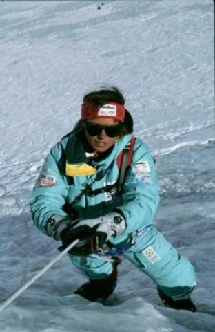 Guide ropes need to be fied on South Col.