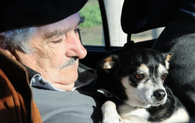 Mujica amenaza con "iniciativa penal"