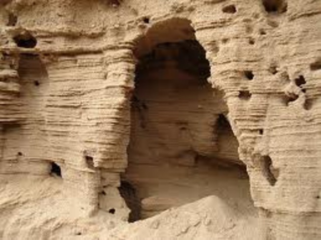 Tom and Becky go the cave.