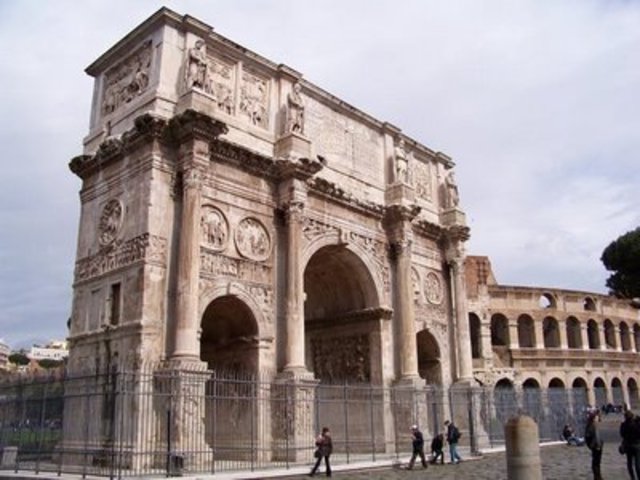 Formalmente el siglo V o el "Siglo de los bárbaros" comprende los años 401-500, Empiesan las luchas de clases sociales.