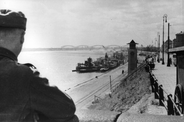 United States proclaims its neutrality; German troops cross the Vistula River in Poland