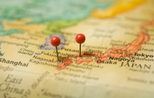 Front line Civilians: The Bombing Cities (Britian, Germany, Japan)