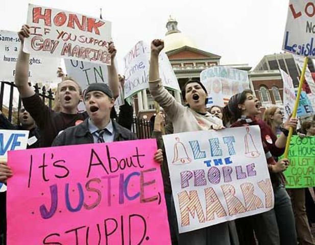 Gay marriages begin in Massachusetts 1st in U.S.