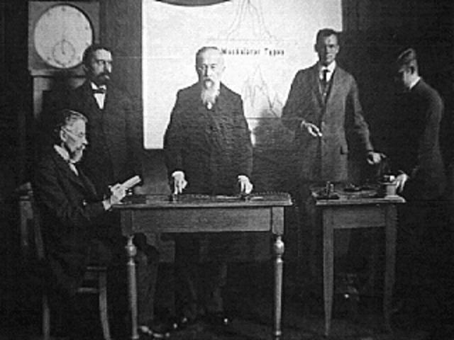 nace la psicología como disciplina independiente.