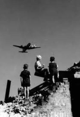 Berlin Airlift Ends