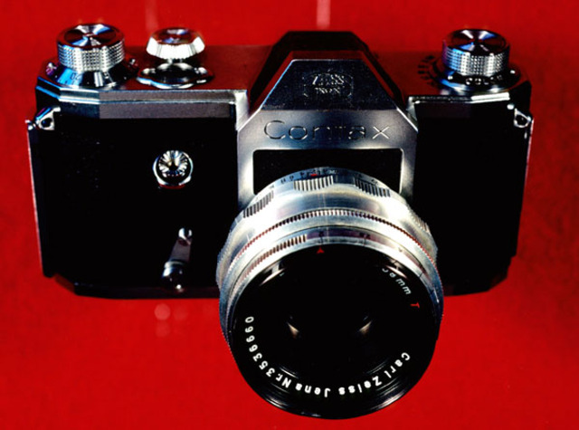 Una cámara histórica: Contax-S  la primera cámara réflex con pentaprisma.