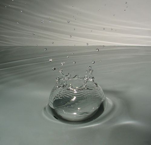 Impacto de una gota sobre agua.