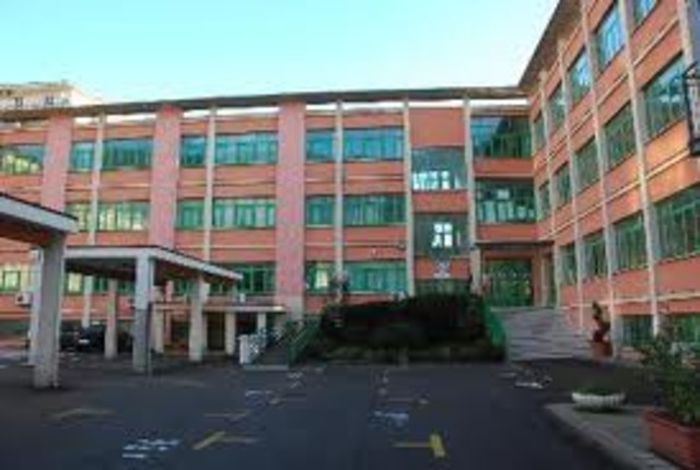 Numerosi figli di venditori ambulanti a scuola