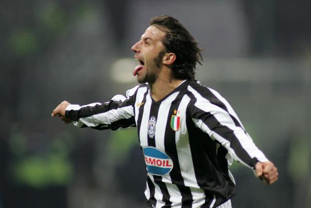 La prima “linguaccia” nel derby d’Italia