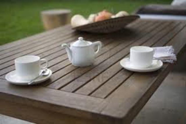 Nick invites Daisy over for tea and Gatsby comes