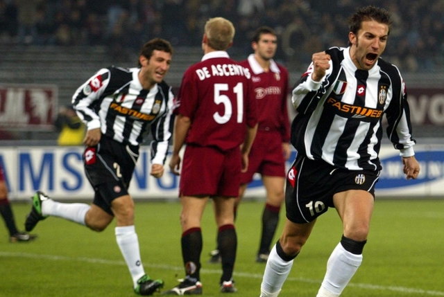 Il gol al volo di tacco nel derby