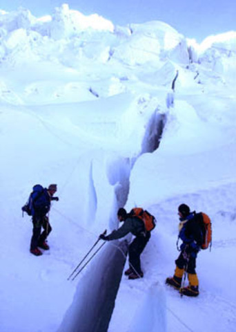 Guide ropes need to be fixed at South Col