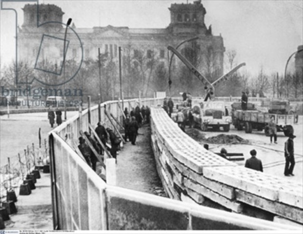Construction of Berlin Wall begins