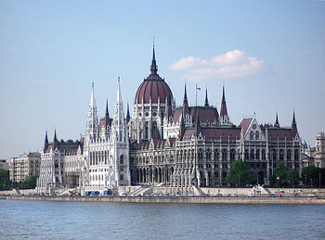 Hungarian Parliament Revises Constitution