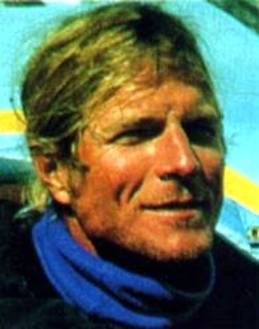 Jon Krakauer's group meets with Scott Fischer's.