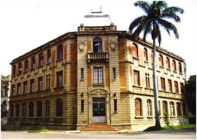 primer programa de administracion en colombia