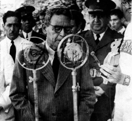 Maximiliano Hernández Martínez es depuesto del poder