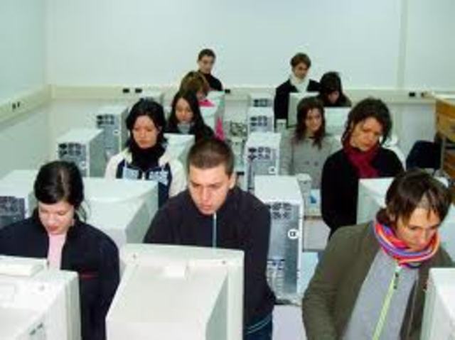 "AÑOS 80" La Informática: Una Estrategia