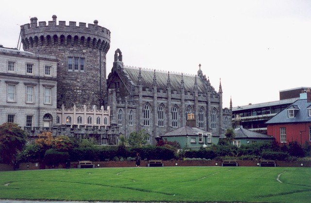 Fondation de la ville de Dublin en Irlande par des colons vikings danois