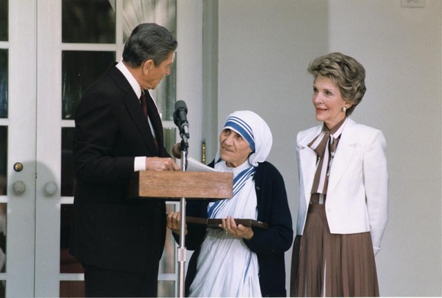 Mother Teresa wins a Nobel Peace Prize