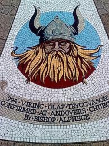 Olav 1er devient roi de Norvege et declare ce territoire n royaume chretien.