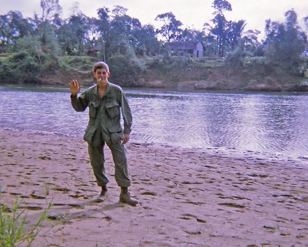 O'Brien returns to Vietnam with his daughter