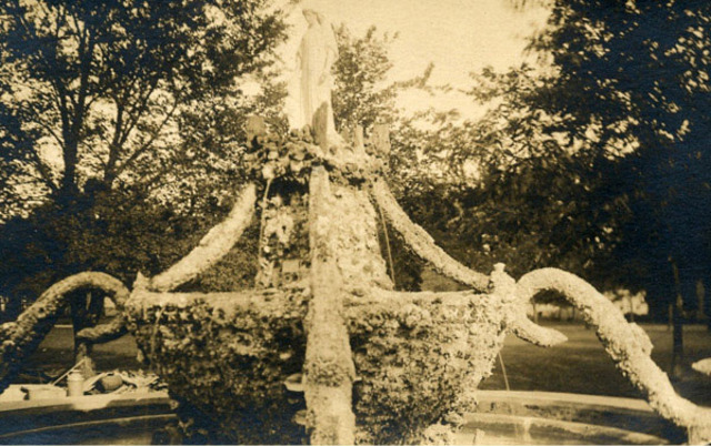 Construction of Memorial Fountain in Humboldt, Iowa