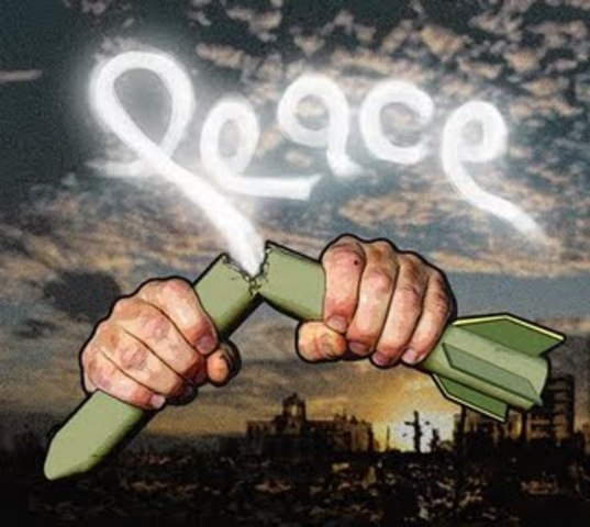 1987, Acuerdo del desarme nuclear con EE.UU y la Rusia