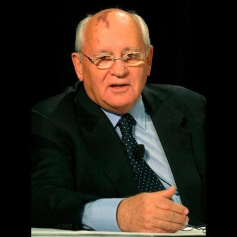 1988 gorbachov propone la perestroika y la glasnost