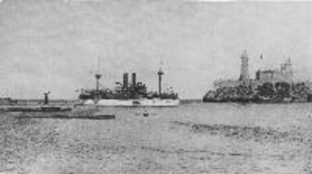 USS Maine is blown up