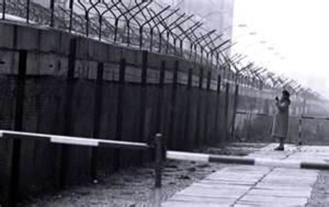 Berlin wall is built