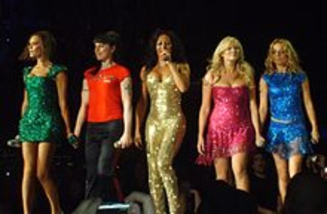 Le Spice Girls a éxecuter "spice your life" en la MTV Europe Music Awards.