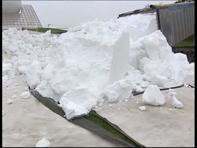 Arrivée de la neige pour une piste de ski