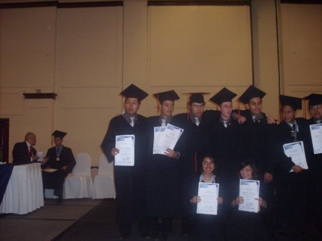Me gradúe de Bachiller Industrial y Perito en Electrónica Digital.