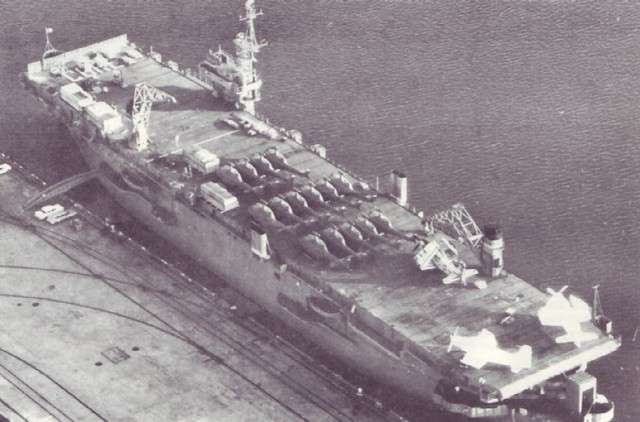 US Aircraft Carrier "Core" Arrives