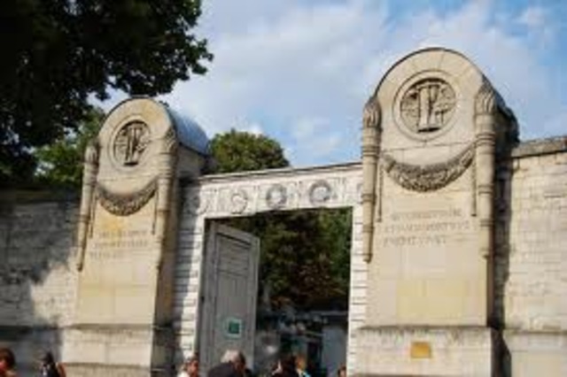 Oscar Wilde grave moved
