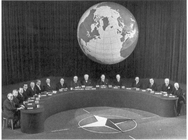 Criação do Pacto de Varsóvia [União Soviética/Europa Oriental]