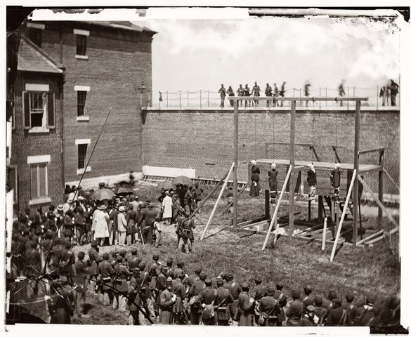 Suspects to lincolns assination hanged