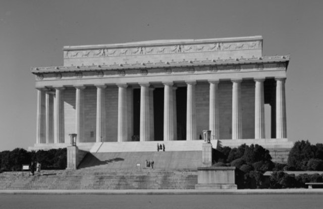 Lincoln Memorial is Approved by Congress