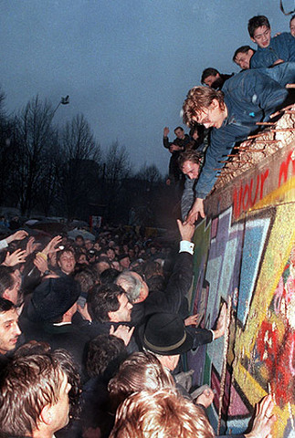 CAÌDA DEL MURO DE BERLÌN