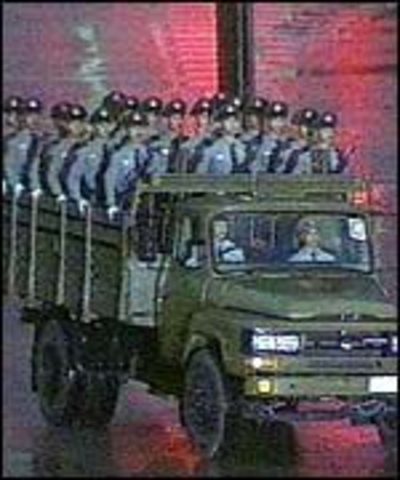 Britian gives Hong Kong back to China.