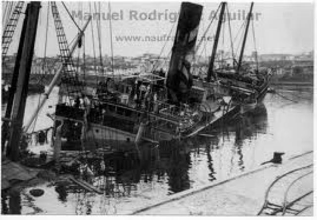 Un submarino alemán hunde el Lusitania.