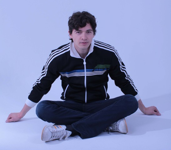 Acualmente me desempeño como consultor en Administracion de redes sociales y productor musical